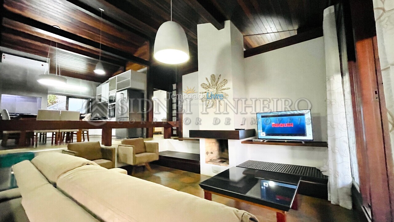 Casa para aluguel de temporada em Bombinhas (Praia de Bombinhas)