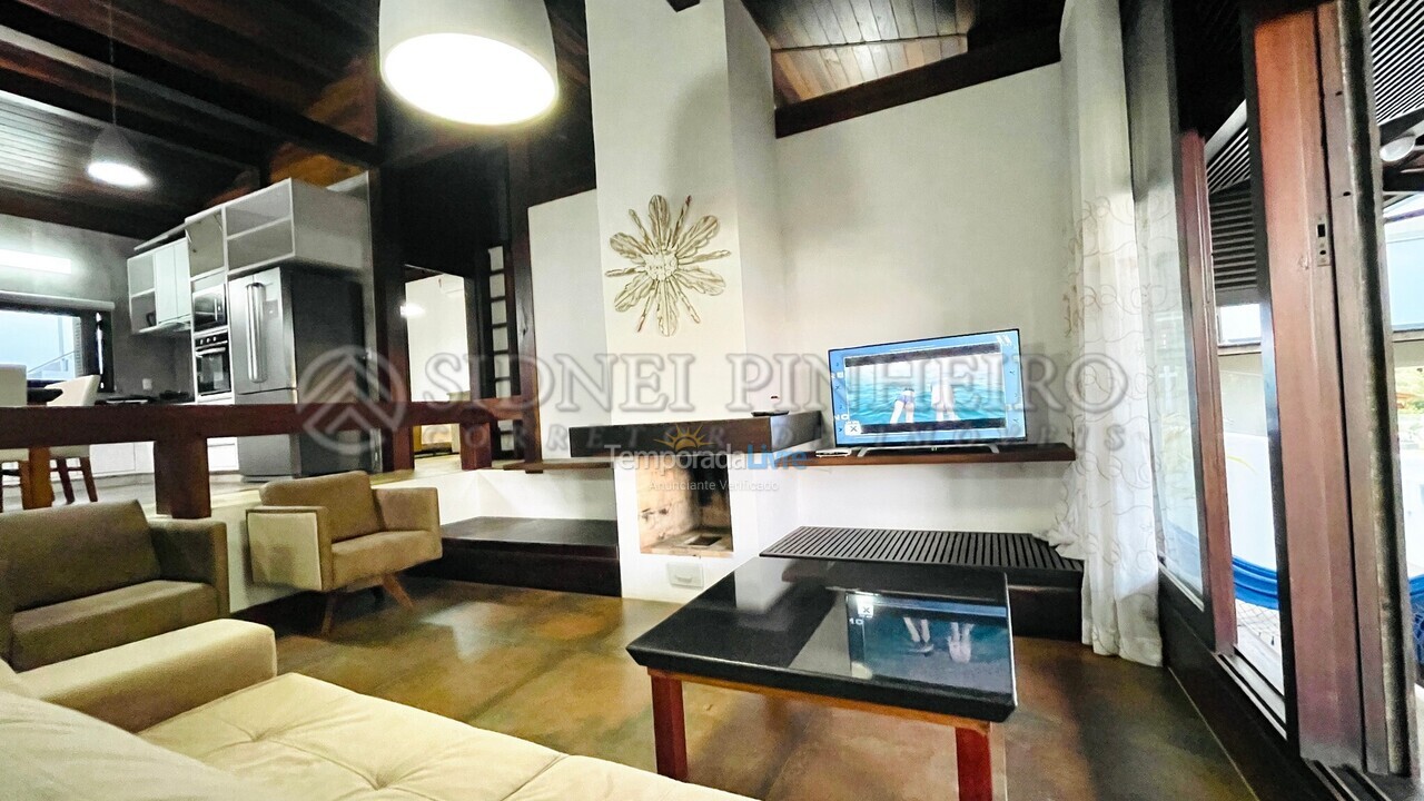 Casa para aluguel de temporada em Bombinhas (Praia de Bombinhas)