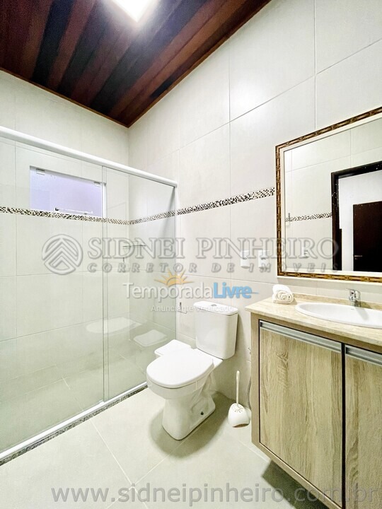 Casa para aluguel de temporada em Bombinhas (Praia de Bombinhas)