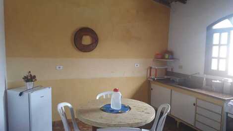 Frigobar grande, comporta 120 litros