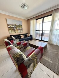 Facing the beach, apartment 3 bedrooms, suite and balcony with full view!