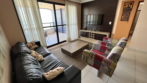 Facing the beach, apartment 3 bedrooms, suite and balcony with full view!