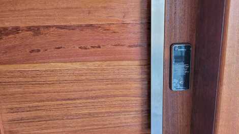 Fechadura digital com senha de segurança