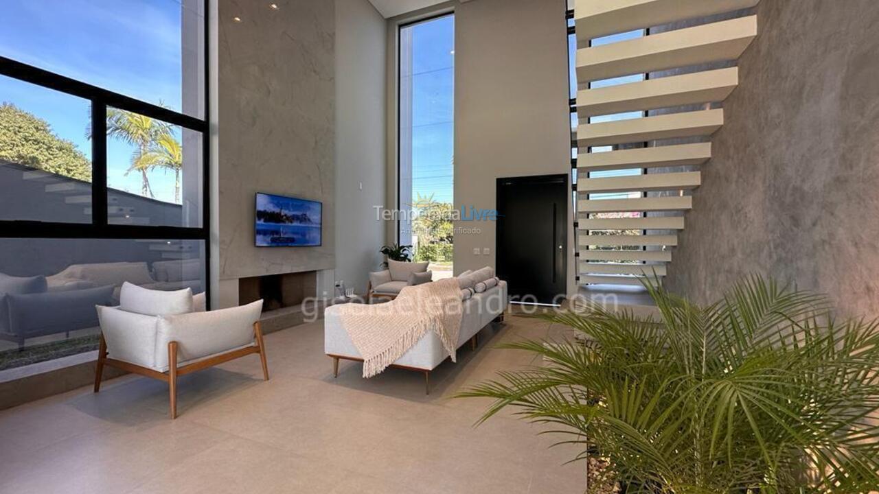 Casa para alquiler de vacaciones em Florianópolis (Praia da Daniela)