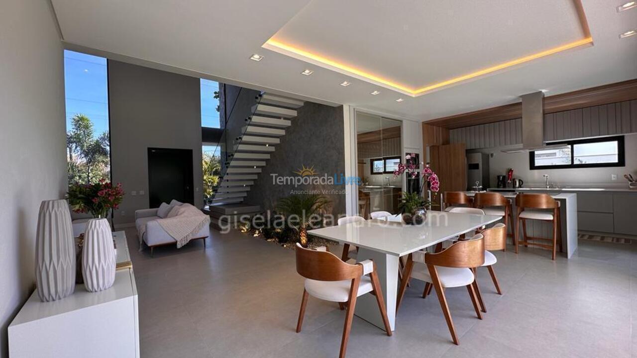 Casa para alquiler de vacaciones em Florianópolis (Praia da Daniela)