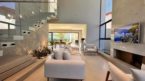 PRAIA DANIELA CASA NUEVA DE ALTO ESTÁNDAR A 150M DEL MAR