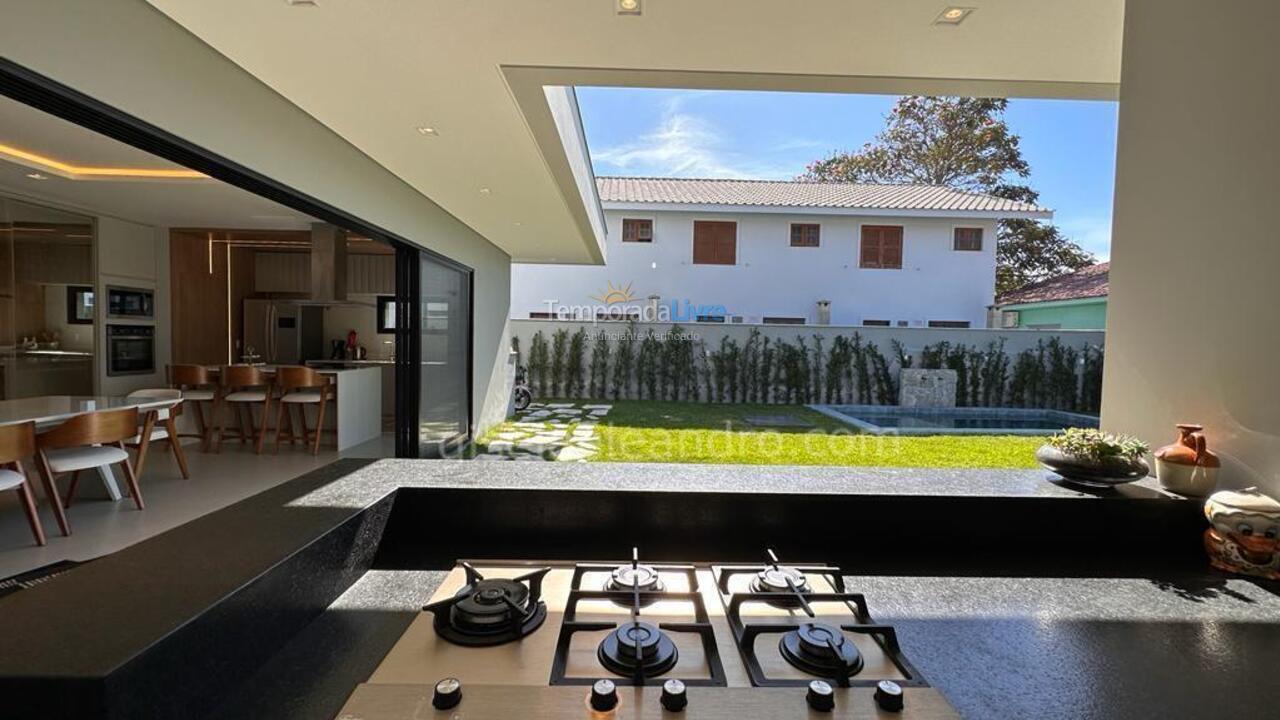 Casa para alquiler de vacaciones em Florianópolis (Praia da Daniela)