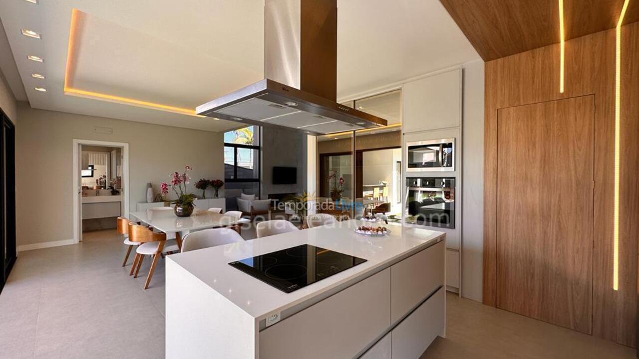 Casa para alquiler de vacaciones em Florianópolis (Praia da Daniela)