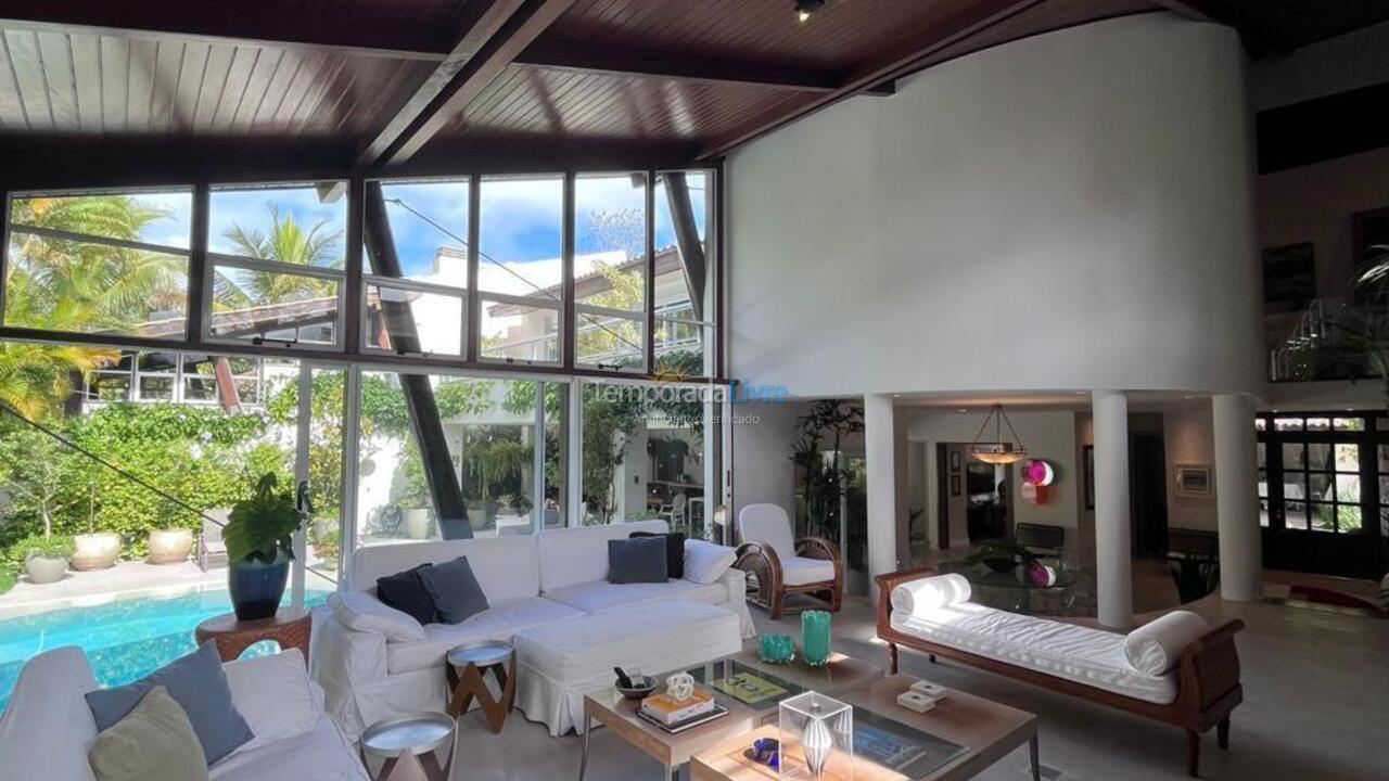 Casa para alquiler de vacaciones em São Sebastião (Praia da Baleia)