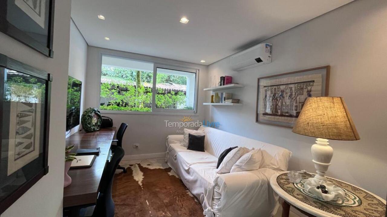 Casa para alquiler de vacaciones em São Sebastião (Praia da Baleia)