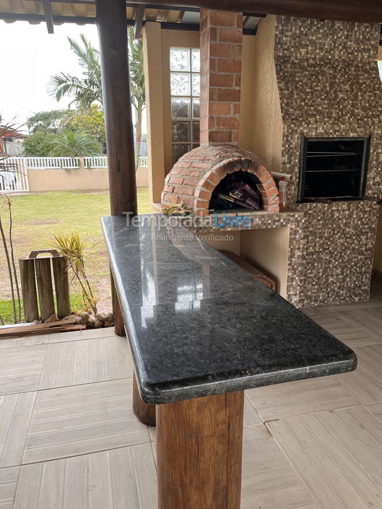 Casa para alquiler de vacaciones em Guaratuba (Barra do Saí)