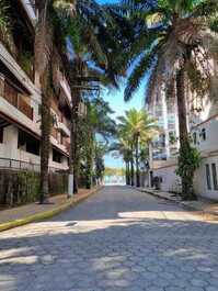 APARTAMENTO ACONCHEGANTE A UMA QUADRA DA PRAIA GRANDE - UBATUBA