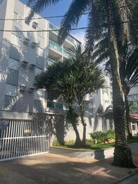 APARTAMENTO ACONCHEGANTE A UMA QUADRA DA PRAIA GRANDE - UBATUBA