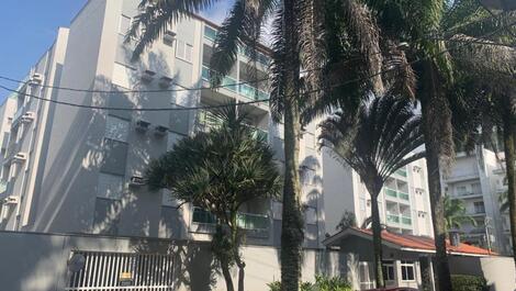 APARTAMENTO ACONCHEGANTE A UMA QUADRA DA PRAIA GRANDE - UBATUBA