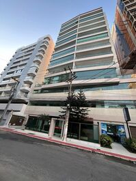 Apto 2.Qtos.C/1suítes,C/Internet, C/1GAR. Varanda C/vista Montanhas