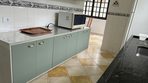 Casa aconchegante 3dorm próx. mar com piscina, ar-condicionado e wifi