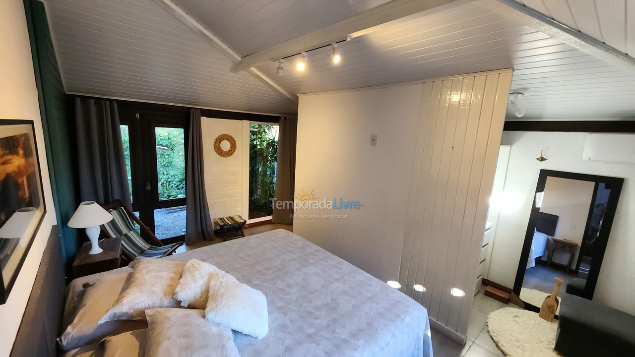 Casa para aluguel de temporada em Imbituba (Praia do Rosa)