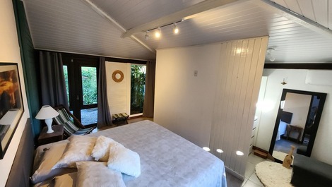 Casa de playa con piscina y jacuzzi grande y acogedor en Praia do Rosa