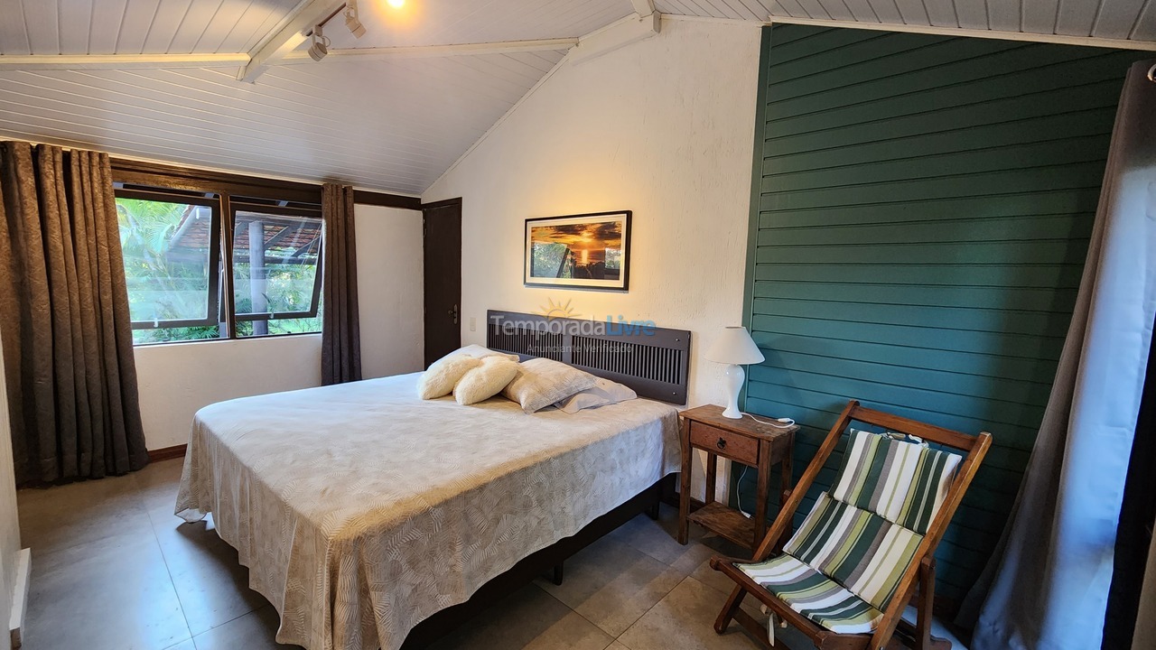 Casa para aluguel de temporada em Imbituba (Praia do Rosa)