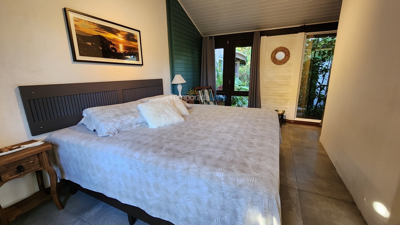 Casa para aluguel de temporada em Imbituba (Praia do Rosa)