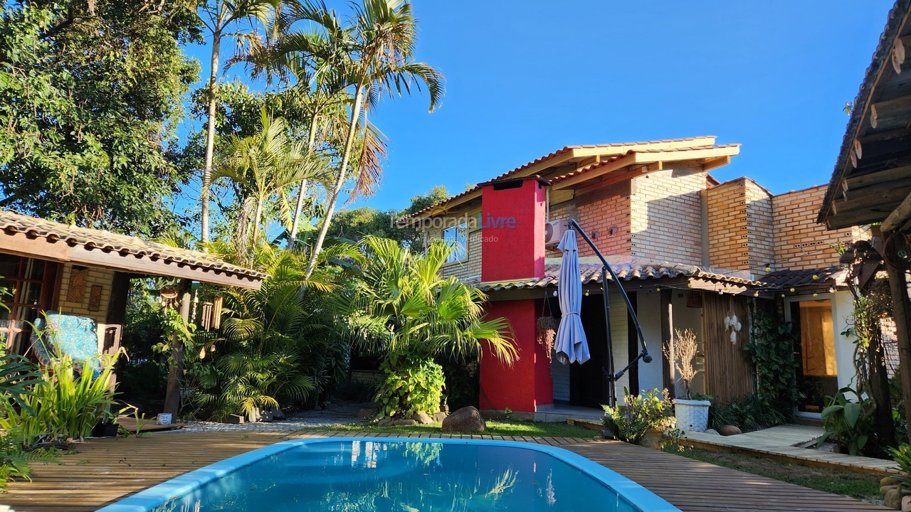 Casa para aluguel de temporada em Imbituba (Praia do Rosa)