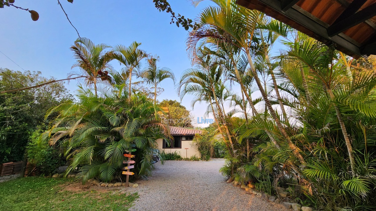 Casa para aluguel de temporada em Imbituba (Praia do Rosa)