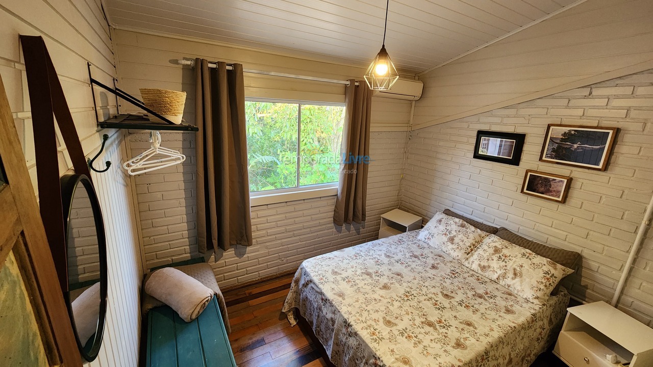 Casa para aluguel de temporada em Imbituba (Praia do Rosa)