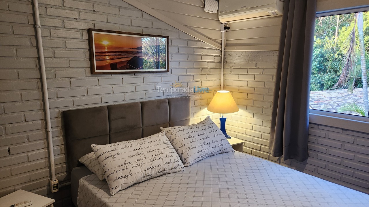 Casa para aluguel de temporada em Imbituba (Praia do Rosa)