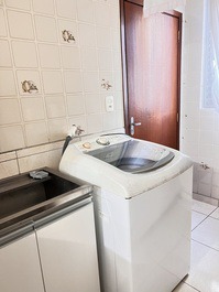 Area de serviço com maquina de lavar