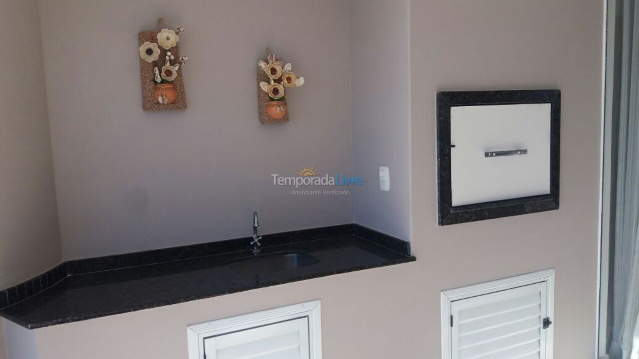 Apartamento para aluguel de temporada em Itapema (Meia Praia)