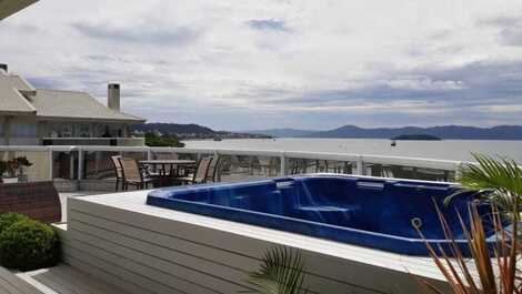 ATICO FRENTE AL MAR 18 PERSONAS