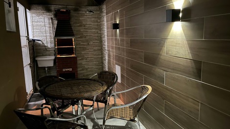 Apartamentos Rafael: a 800 m de Praia da Maranduba, barbacoa, Wi-Fi, aparcamiento