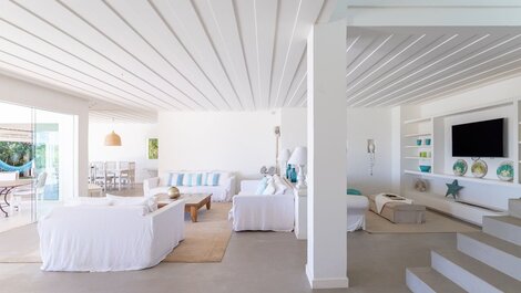 Linda casa com 5 suítes e piscina em Búzios