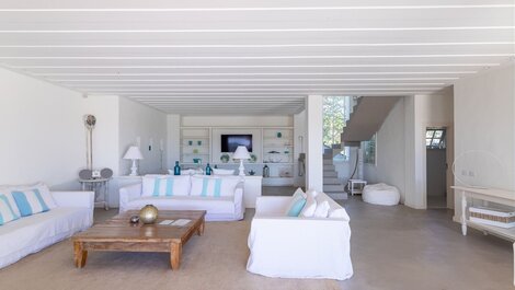 Linda casa com 5 suítes e piscina em Búzios