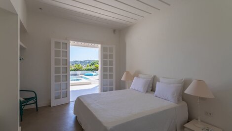 Linda casa com 5 suítes e piscina em Búzios