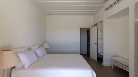 Linda casa com 5 suítes e piscina em Búzios