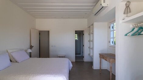 Linda casa com 5 suítes e piscina em Búzios