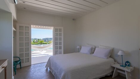 Linda casa com 5 suítes e piscina em Búzios