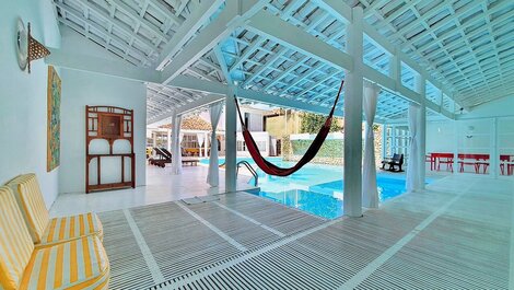 Amplia casa con piscina en la playa de Ferradura