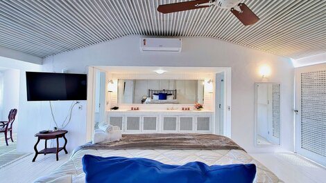 Amplia casa con piscina en la playa de Ferradura