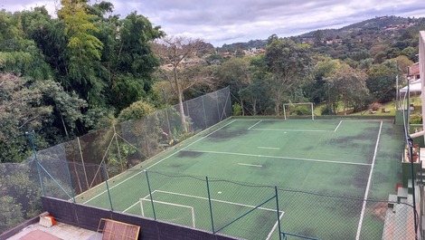 Quadra grama sintética