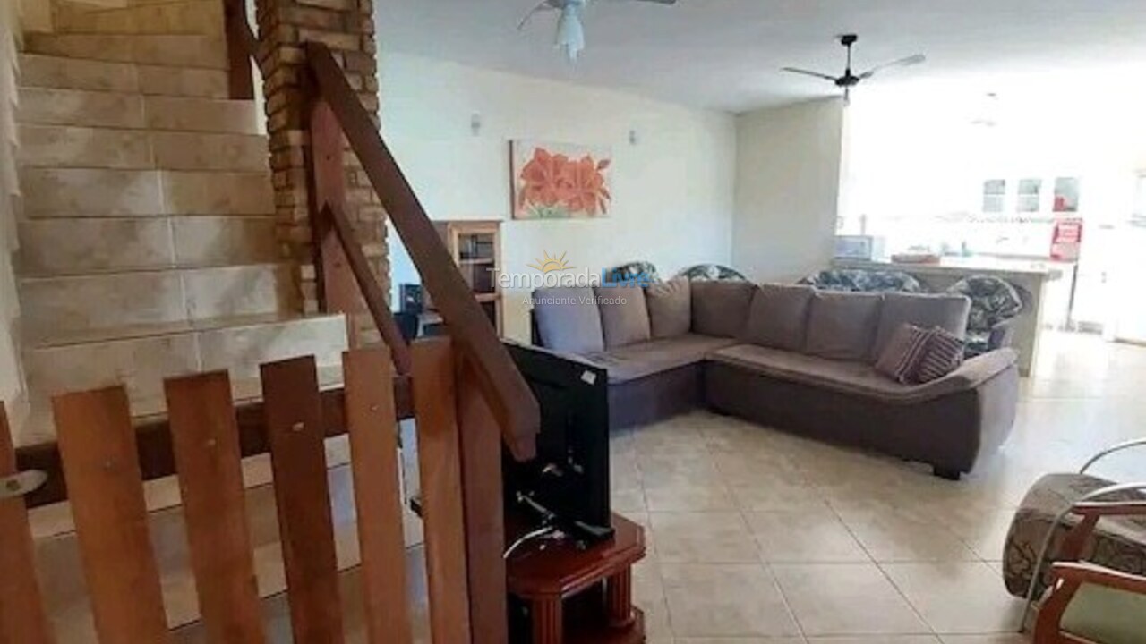 Casa para aluguel de temporada em Caraguatatuba (Massaguaçu)