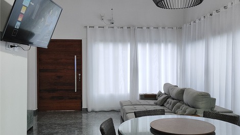 Sala e mesa de jantar