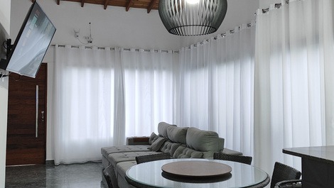 Sala e mesa de jantar