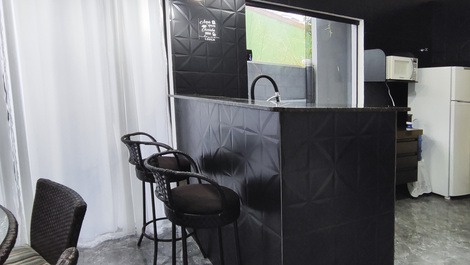 Balcão com banquetas