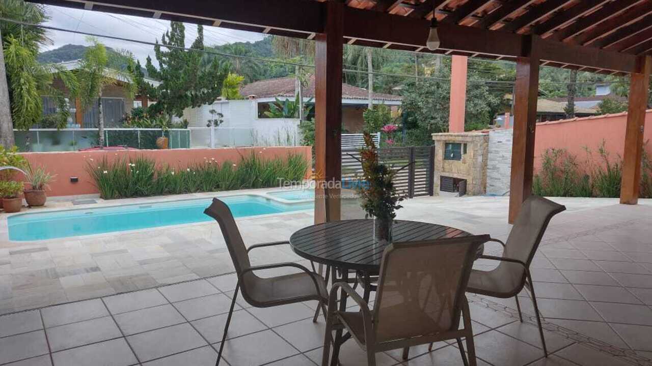 Casa para aluguel de temporada em Ubatuba (Praia do Lázaro)