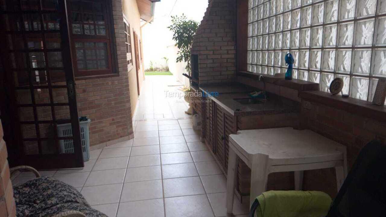 Casa para aluguel de temporada em Ubatuba (Praia do Lázaro)