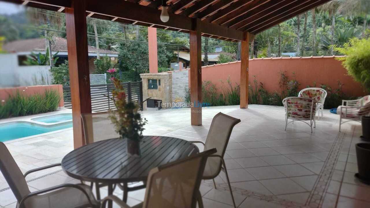 Casa para aluguel de temporada em Ubatuba (Praia do Lázaro)