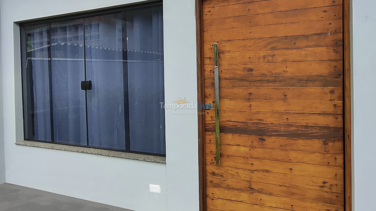 Casa para alquiler de vacaciones em Ubatuba (Praia das Toninhas)