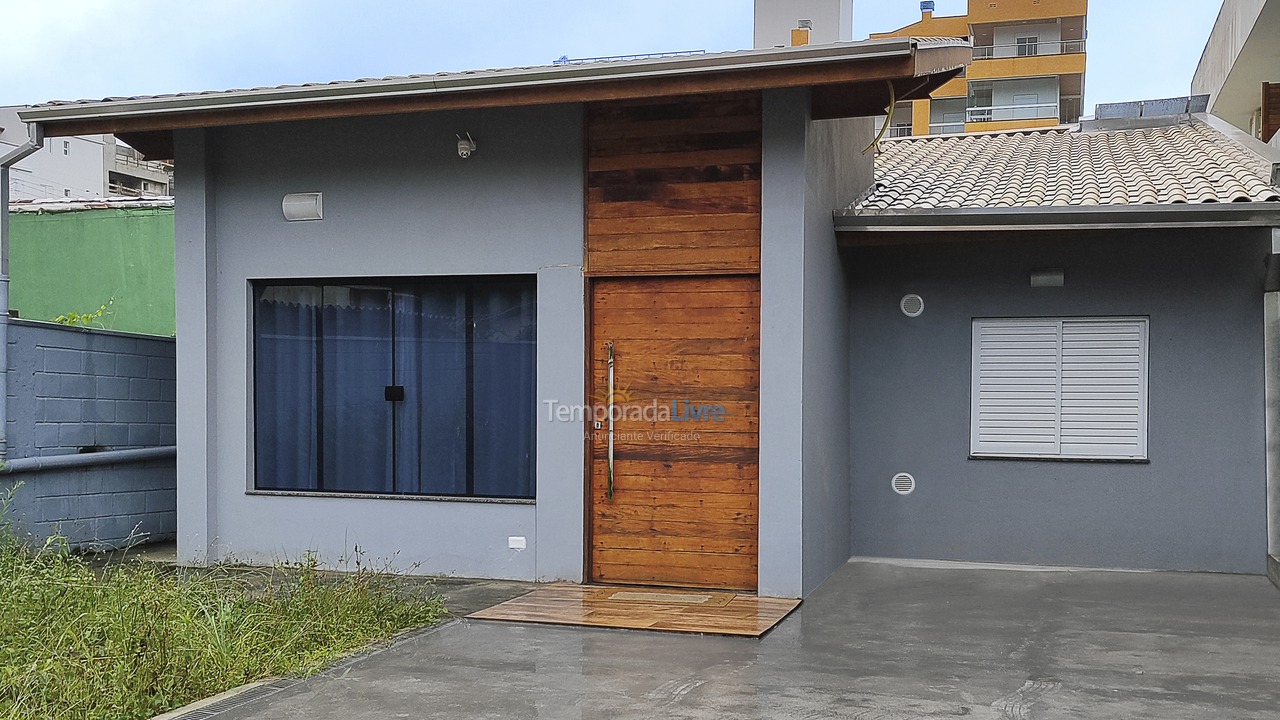 Casa para alquiler de vacaciones em Ubatuba (Praia das Toninhas)